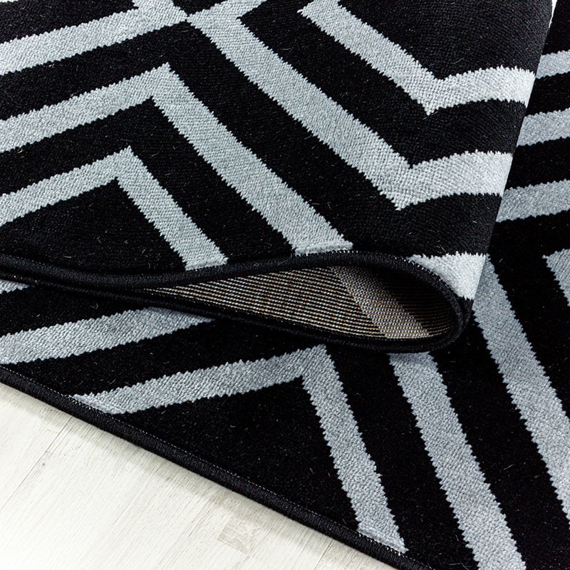 Modern floor rug - Streaky Square Black